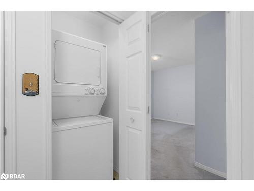 74 Buchanan Street, Barrie, ON - Indoor Photo Showing Laundry Room