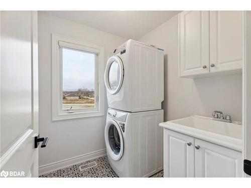 1 Alan Williams Trail, Uxbridge, ON - Indoor Photo Showing Laundry Room