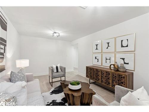 1 Alan Williams Trail, Uxbridge, ON - Indoor Photo Showing Living Room