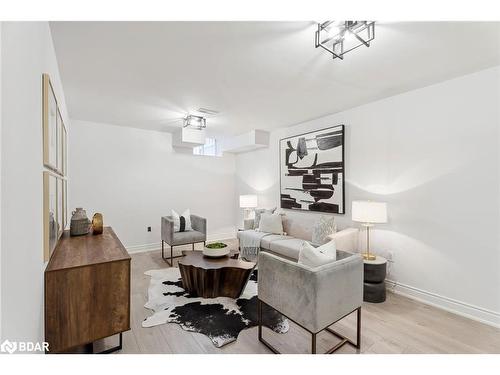 1 Alan Williams Trail, Uxbridge, ON - Indoor Photo Showing Living Room