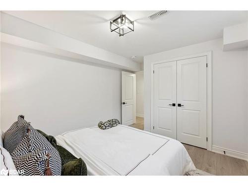 1 Alan Williams Trail, Uxbridge, ON - Indoor Photo Showing Bedroom