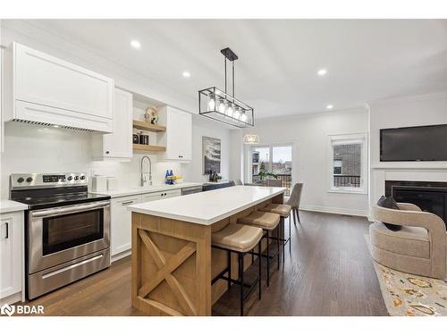 1 Alan Williams Trail, Uxbridge, ON - Indoor Photo Showing Kitchen With Upgraded Kitchen