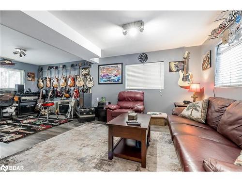 3194 Shoreview Drive, Washago, ON - Indoor Photo Showing Living Room