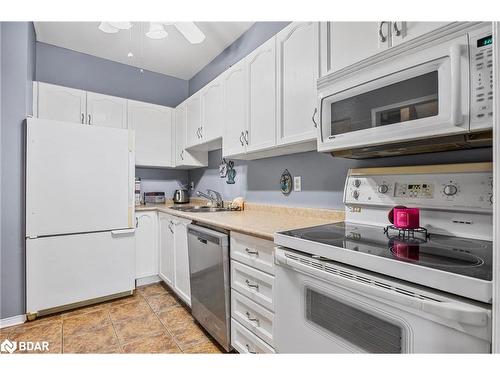 70 Bruce Crescent, Barrie, ON - Indoor Photo Showing Kitchen