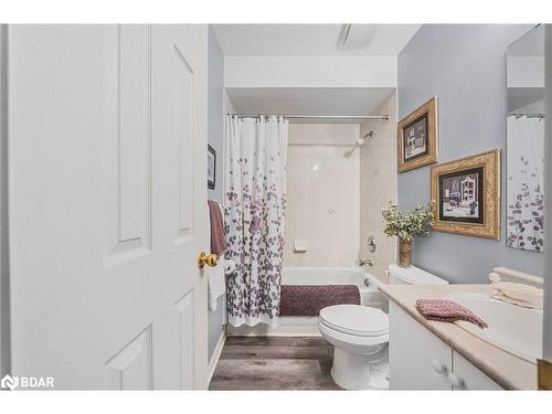 70 Bruce Crescent, Barrie, ON - Indoor Photo Showing Bathroom