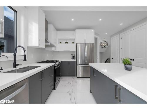 471 Mosley Street, Wasaga Beach, ON - Indoor Photo Showing Kitchen With Double Sink With Upgraded Kitchen