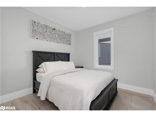 471 Mosley Street, Wasaga Beach, ON - Indoor Photo Showing Bedroom