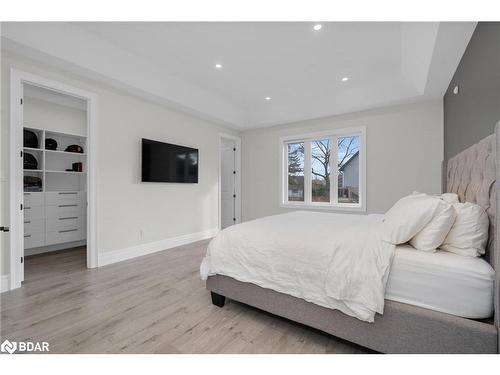 471 Mosley Street, Wasaga Beach, ON - Indoor Photo Showing Bedroom