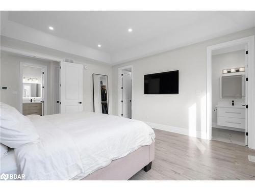 471 Mosley Street, Wasaga Beach, ON - Indoor Photo Showing Bedroom