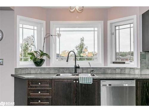 1337 Coleman Crescent, Innisfil, ON - Indoor Photo Showing Kitchen