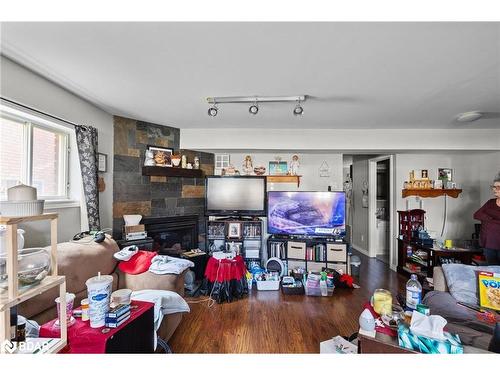 101 Livingstone Street W, Barrie, ON - Indoor Photo Showing Living Room