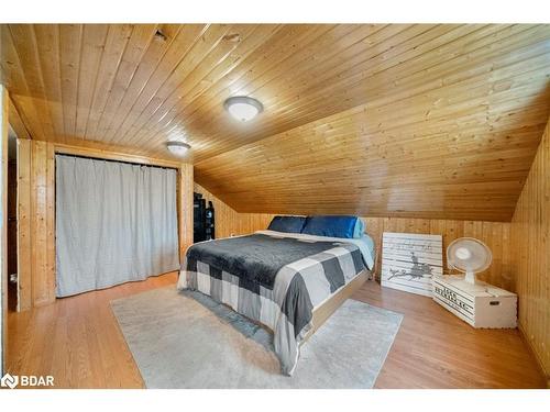 1601 Penetanguishene Road, Barrie, ON - Indoor Photo Showing Bedroom