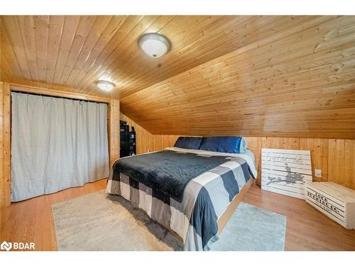 1601 Penetanguishene Road, Barrie, ON - Indoor Photo Showing Bedroom