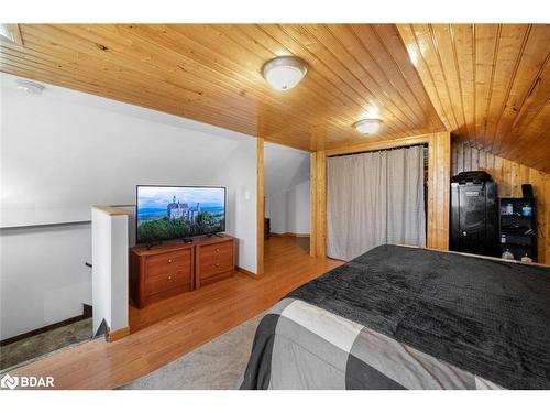 1601 Penetanguishene Road, Barrie, ON - Indoor Photo Showing Bedroom