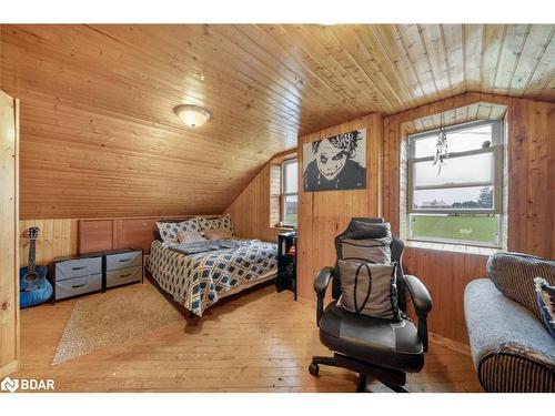 1601 Penetanguishene Road, Barrie, ON - Indoor Photo Showing Bedroom