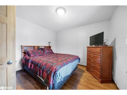 1601 Penetanguishene Road, Barrie, ON - Indoor Photo Showing Bedroom