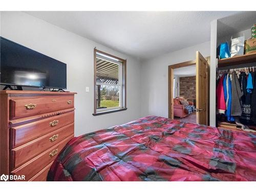 1601 Penetanguishene Road, Barrie, ON - Indoor Photo Showing Bedroom