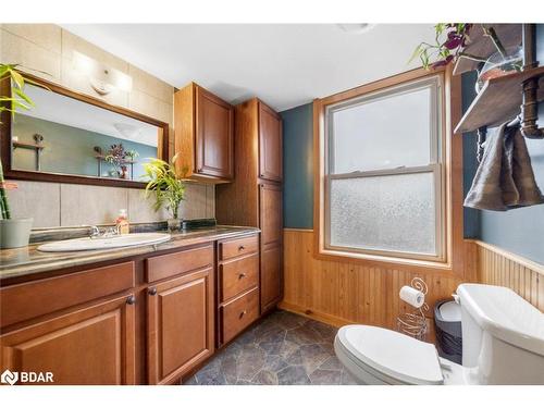 1601 Penetanguishene Road, Barrie, ON - Indoor Photo Showing Bathroom