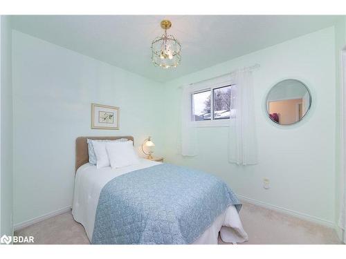 63 Bronte Crescent, Barrie, ON - Indoor Photo Showing Bedroom