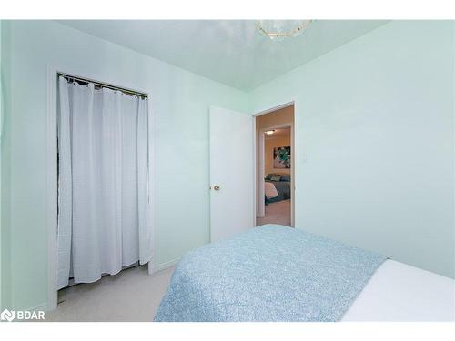 63 Bronte Crescent, Barrie, ON - Indoor Photo Showing Bedroom