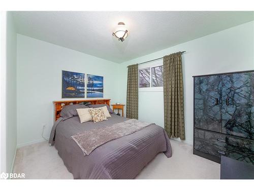 63 Bronte Crescent, Barrie, ON - Indoor Photo Showing Bedroom