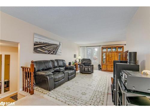 63 Bronte Crescent, Barrie, ON - Indoor Photo Showing Living Room