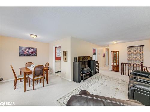 63 Bronte Crescent, Barrie, ON - Indoor Photo Showing Living Room