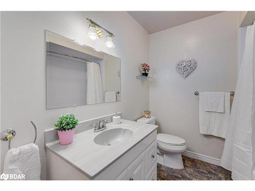 63 Bronte Crescent, Barrie, ON - Indoor Photo Showing Bathroom