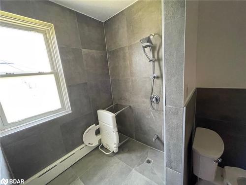 39 Poyntz Street, Penetanguishene, ON - Indoor Photo Showing Bathroom