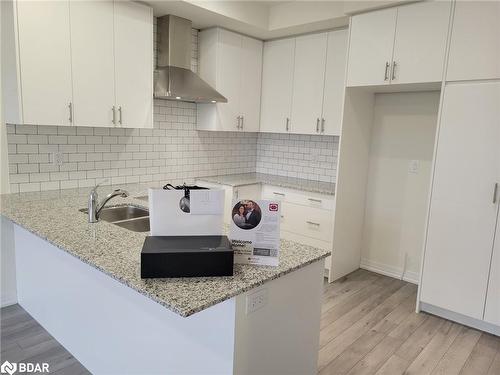 142 Turnberry Lane, Barrie, ON - Indoor Photo Showing Kitchen With Double Sink With Upgraded Kitchen