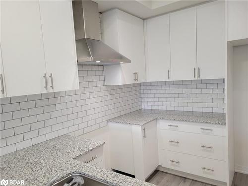 142 Turnberry Lane, Barrie, ON - Indoor Photo Showing Kitchen