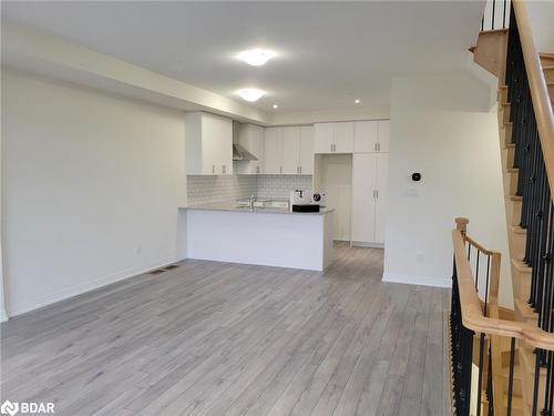 142 Turnberry Lane, Barrie, ON - Indoor Photo Showing Kitchen