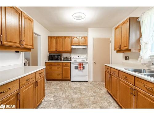 18 Calverley Street, Orillia, ON - Indoor Photo Showing Kitchen