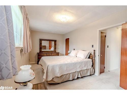 18 Calverley Street, Orillia, ON - Indoor Photo Showing Bedroom