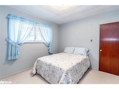 18 Calverley Street, Orillia, ON - Indoor Photo Showing Bedroom