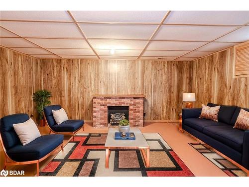 18 Calverley Street, Orillia, ON - Indoor Photo Showing Living Room With Fireplace