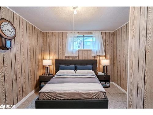 18 Calverley Street, Orillia, ON - Indoor Photo Showing Bedroom