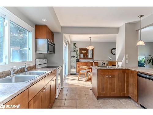 605 Big Bay Point Road, Barrie, ON - Indoor Photo Showing Kitchen With Double Sink