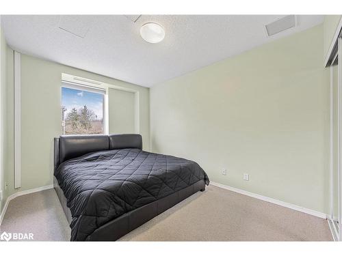 53-74 Ross Street, Barrie, ON - Indoor Photo Showing Bedroom