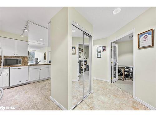 53-74 Ross Street, Barrie, ON - Indoor Photo Showing Kitchen