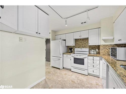 53-74 Ross Street, Barrie, ON - Indoor Photo Showing Kitchen