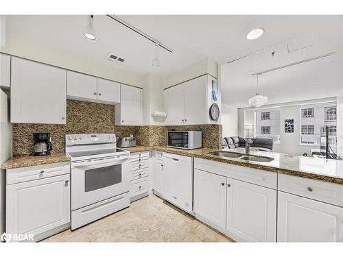 53-74 Ross Street, Barrie, ON - Indoor Photo Showing Kitchen With Double Sink