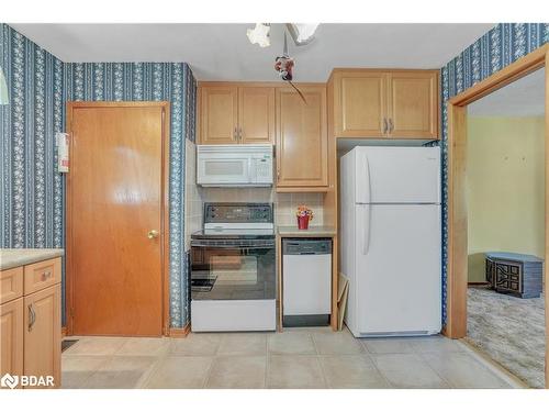 33 Hancey Crescent, Alliston, ON - Indoor Photo Showing Kitchen