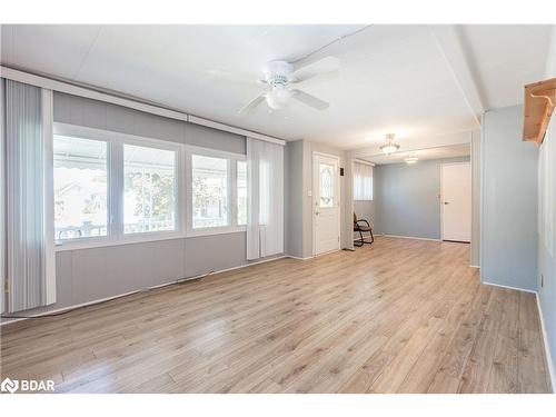 30 Flora Court, Stroud, ON - Indoor Photo Showing Other Room