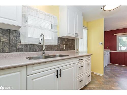 30 Flora Court, Stroud, ON - Indoor Photo Showing Kitchen With Double Sink