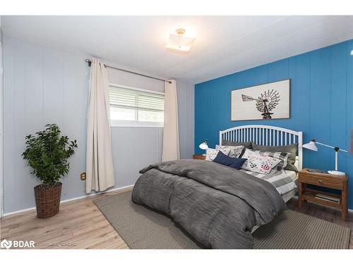 30 Flora Court, Stroud, ON - Indoor Photo Showing Bedroom