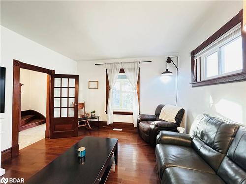 244 13Th Street, Hanover, ON - Indoor Photo Showing Living Room