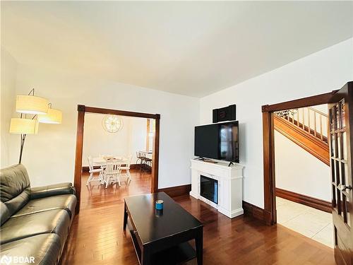 244 13Th Street, Hanover, ON - Indoor Photo Showing Living Room