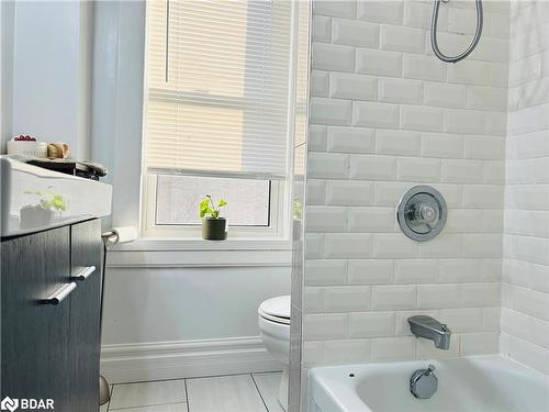 244 13Th Street, Hanover, ON - Indoor Photo Showing Bathroom