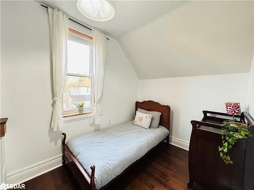 244 13Th Street, Hanover, ON - Indoor Photo Showing Bedroom